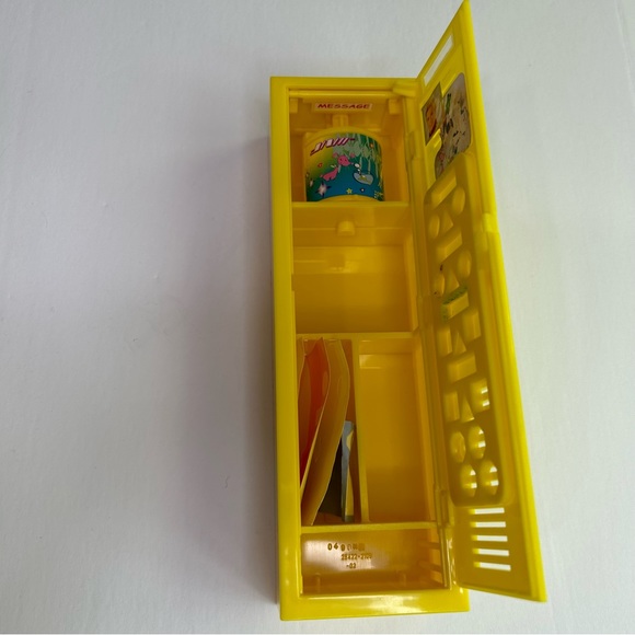 1999 Barbie “Hidden Messages” Yellow Locker - Picture 2 of 14